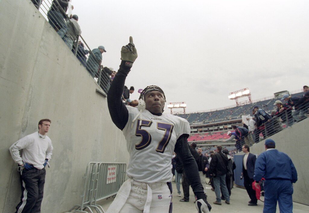 7 Jan 2001: O.J. Brigance #57 of the Baltimore Ravens waves to fans during the AFC Divisional Playoffs Game against the Tennessee Titans at the Adelphia Coliseum in Nashville, Tennessee. The Ravens defeated the Titans 24-10.Mandatory Credit: Andy Lyons /Allsport