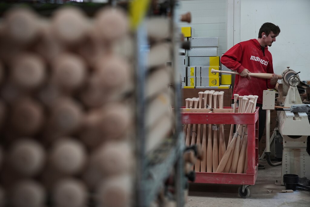 Caiden Gelowicz manufactures a torpedo baseball bat at Victus Sports in King of Prussia, Pa., Wednesday, April 2, 2025.