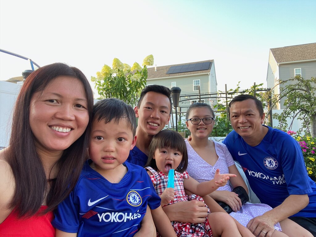 Mong “Melissa” Tuyen Thi Tran with her husband, Dung “Danny” Nguyen Hoang, and their children.