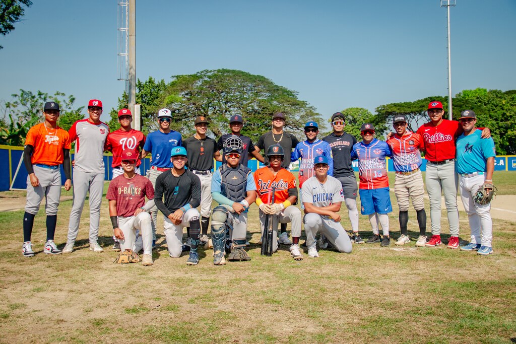 Every year in Cojedes state in Mexico, an event is held with the most well-known baseball players called the “Prospects v. Signed.” All of the signed players wear their corresponding teams jerseys. Luis Guevara wears an orange Orioles jersey; Evelio Hernández, a pitching prospect in Single-A, wears a Cleveland Guardians jersey.
