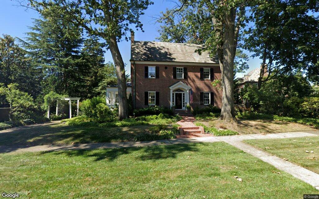 $923,000, detached house at 11 Charlcote Place