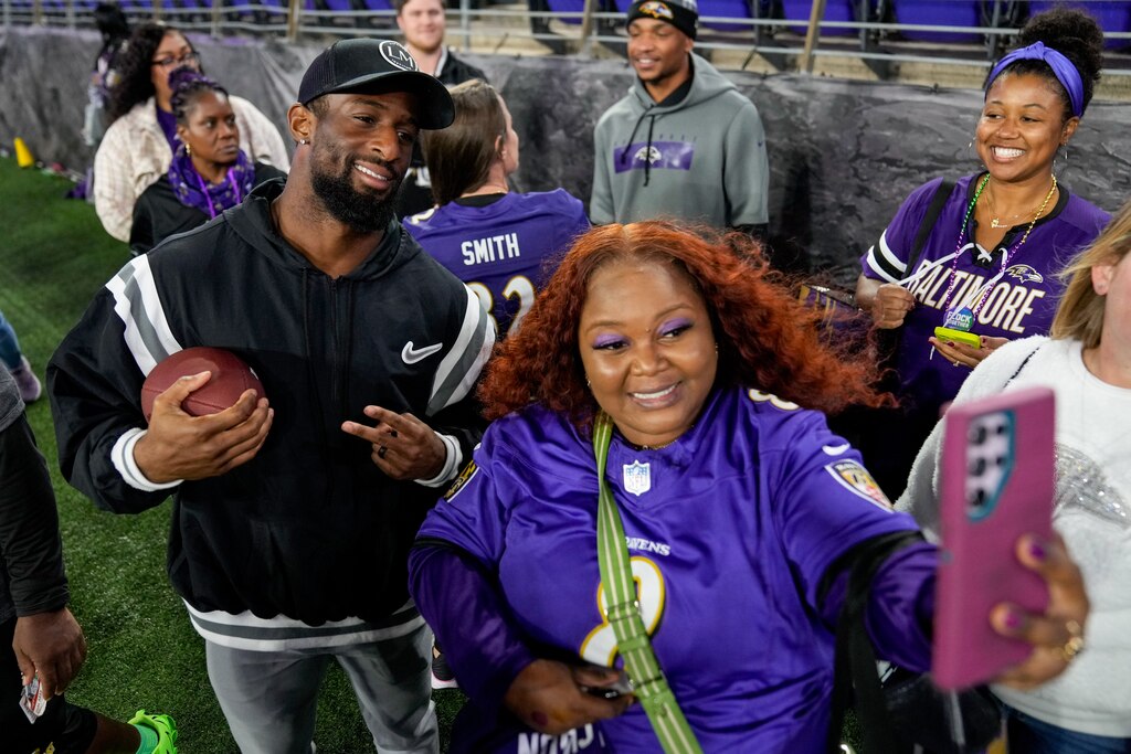 Nicole McClary, front right, takes a selfie with Baltimore Ravens running back Justice Hill during A Purple Evening, the team’s annual women’s event, at M&T Bank Stadium in Baltimore on Monday, October 14, 2024.