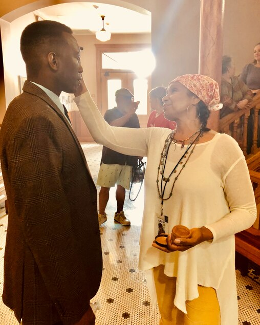 Debi Young and Mahershala Ali on the set of True Detective.