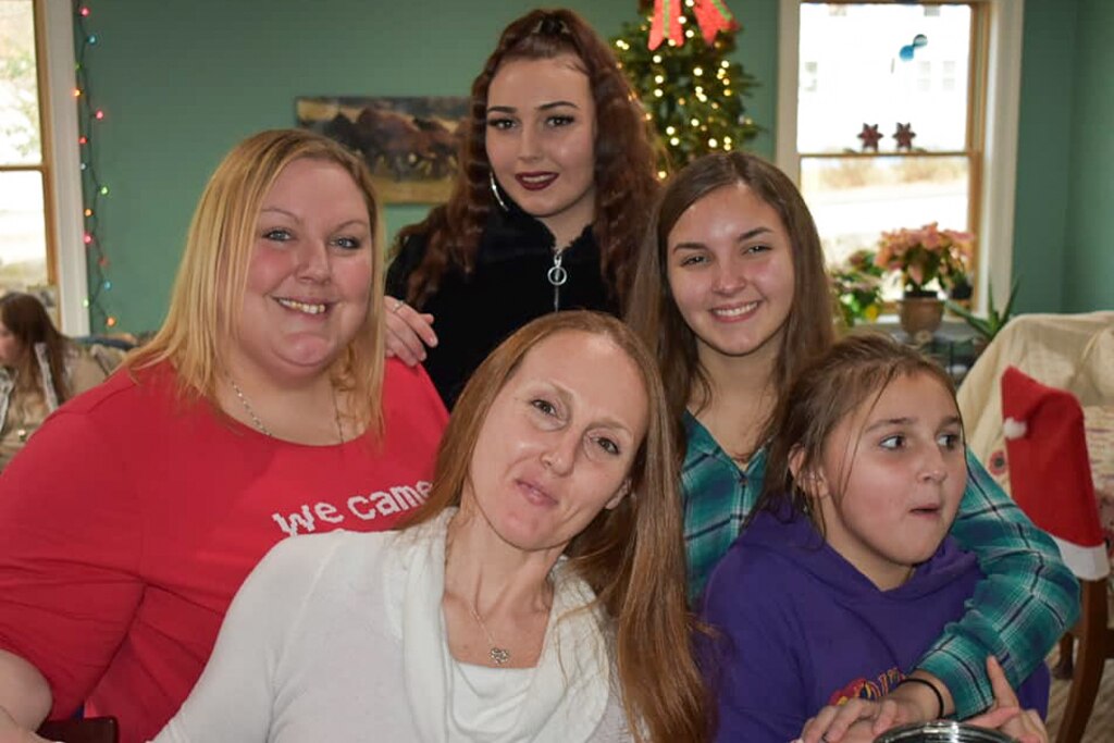 Cameran, in plaid, with Amanda, Destiny, Aubrey, and her mom, Roxanne.