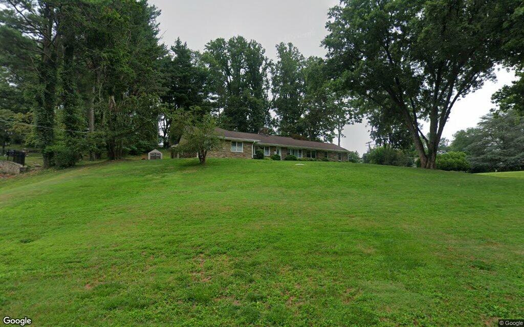 $700,000, single-family residence at 2222 Dalewood Road