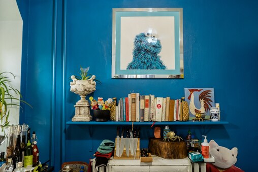 BALTIMORE, MD - DECEMBER 8, 2024: Details in the home of Melinda and Joe Mele are seen on December 8, 2024 during the Annual Union Square Cookie Tour in Baltimore, Maryland.