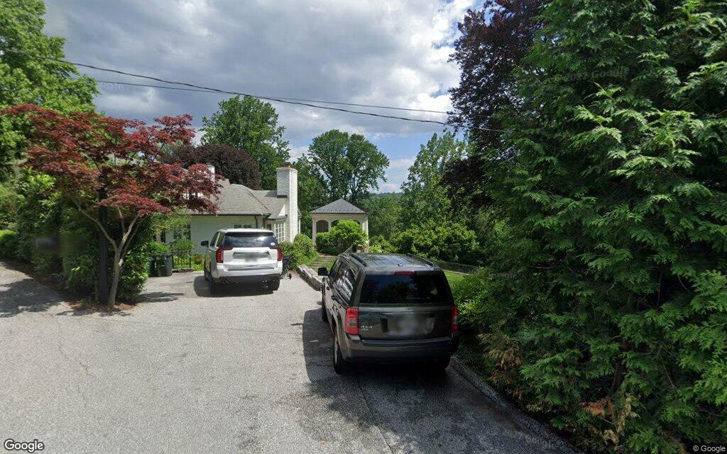 $2.2 million, detached house at 7512 Lhirondelle Club Road