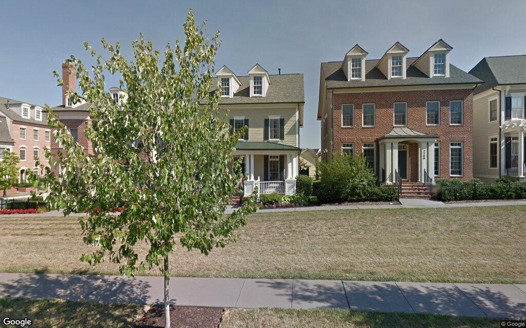 $860,000, detached house at 7703 Elmwood Road