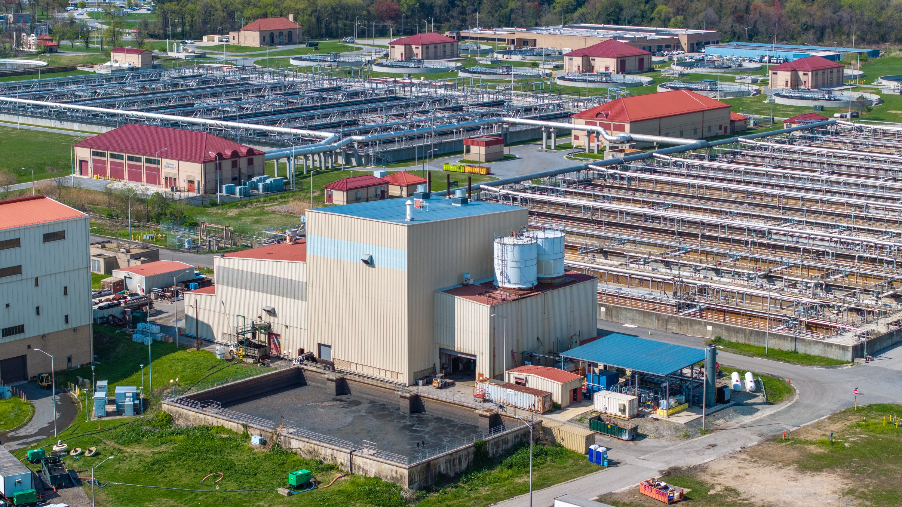 Synagro’s Back River facility can heat-dry 20,000 dry tons of biosolids annually. The pelletized fertilizer product is sold as a fertilizer or soil conditioner.