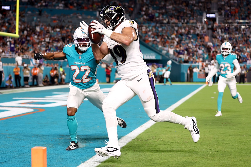 MIAMI GARDENS, FLORIDA - OCTOBER 30: Mark Andrews #89 of the Baltimore Ravens scores a 20 yard touchdown against Elijah Campbell #22 of the Miami Dolphins during the second quarter in the game at Hard Rock Stadium on October 30, 2025 in Miami Gardens, Florida.