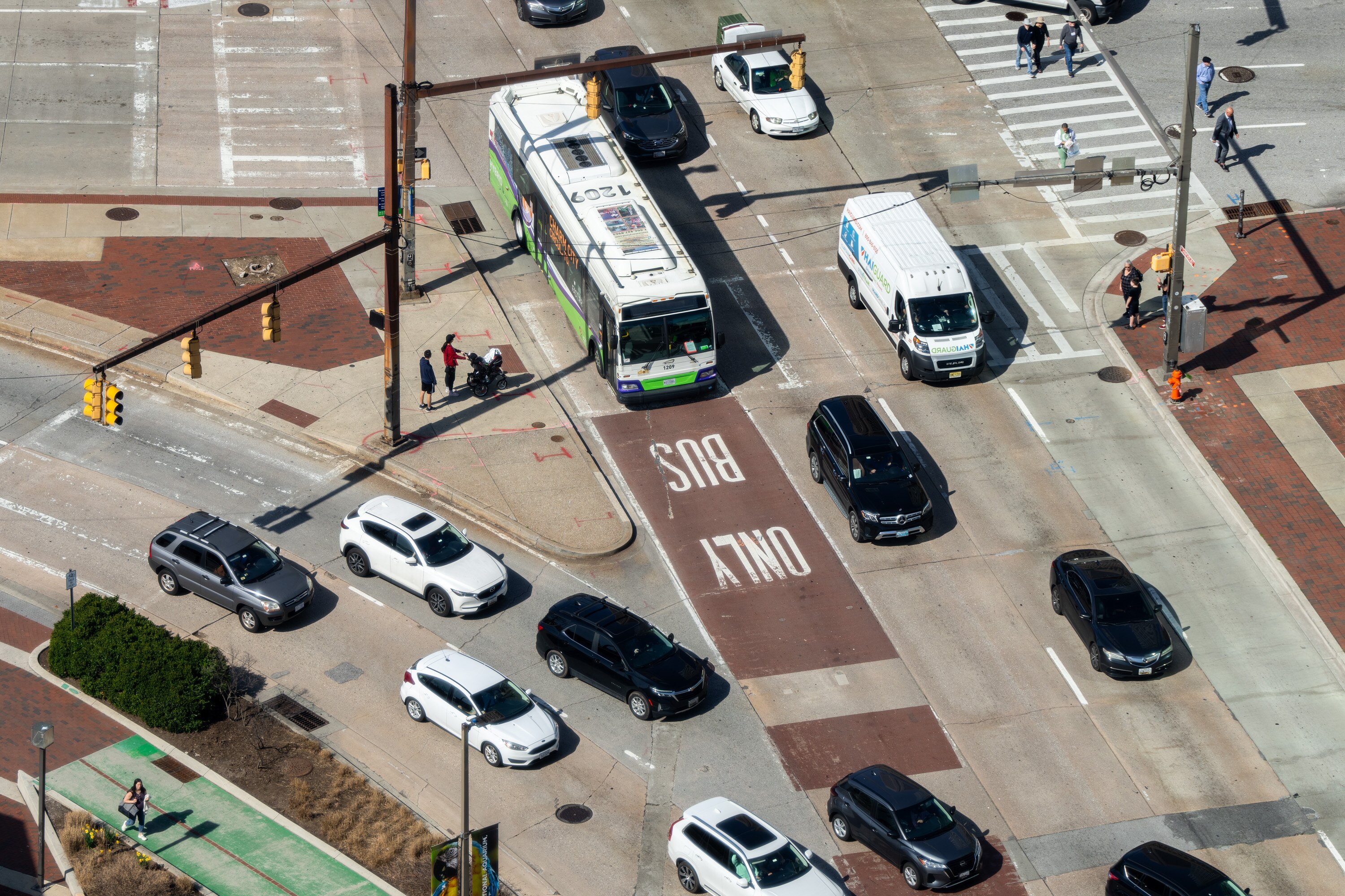 The intersection of Pratt Street and the Light Street spur in 2024.