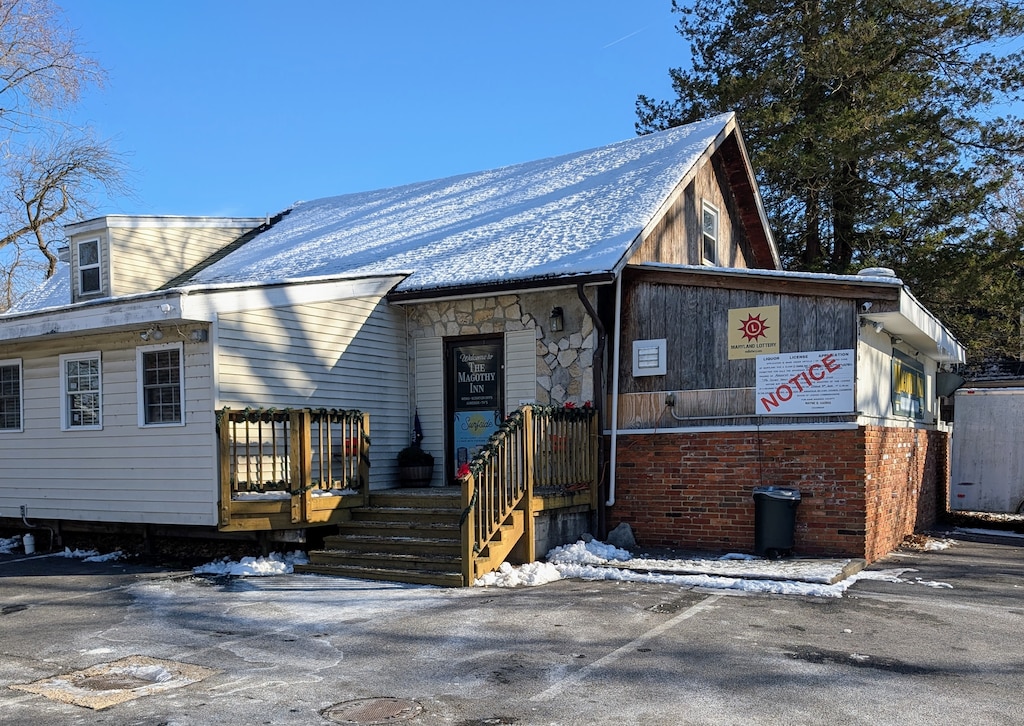 The Magothy Inn is at the center of a dispute with neighbors. It's been a fixture of the neighborhood for decades.
