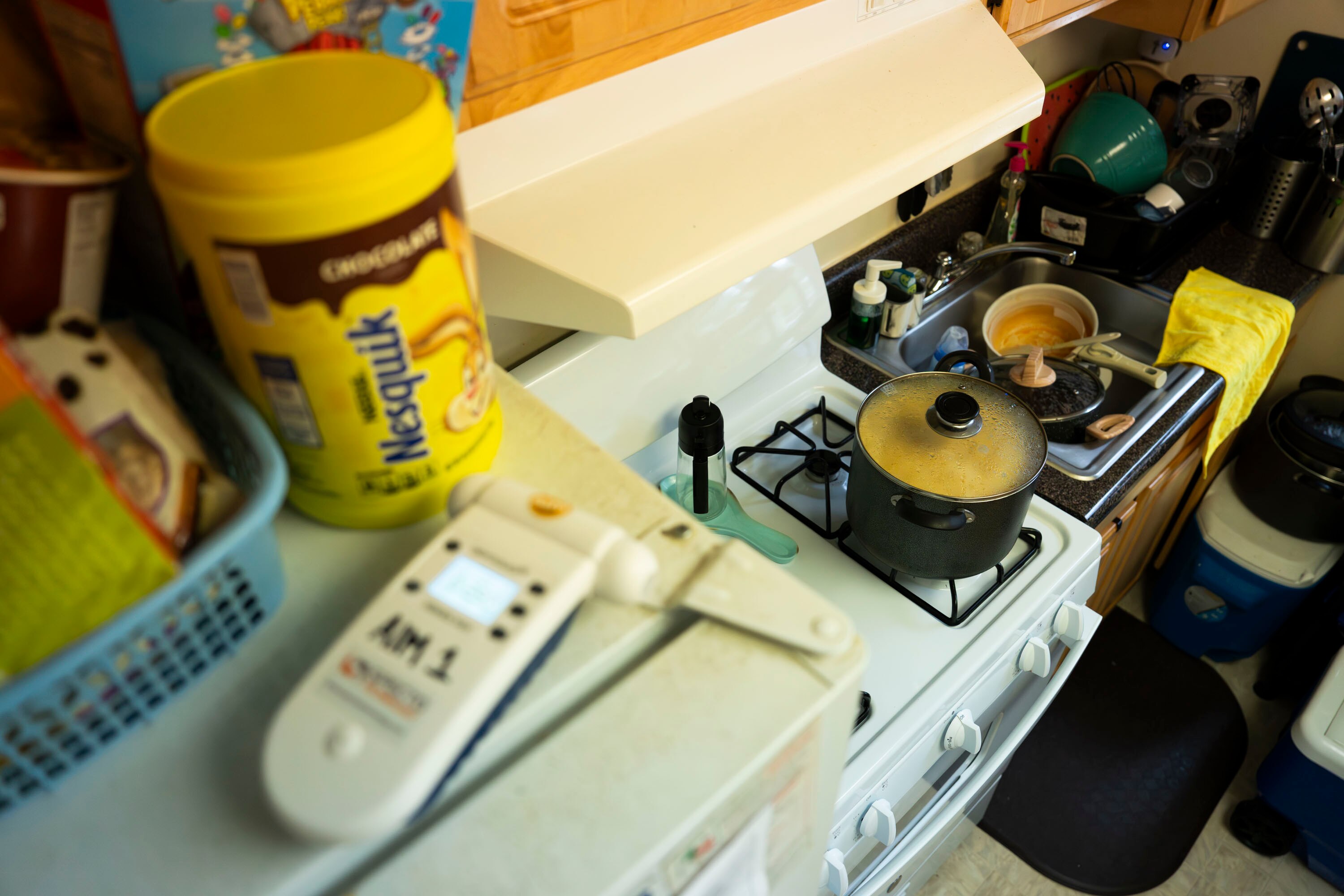Residents of an apartment in Silver Spring use an air quality tester to test the levels of nitrogen dioxide in their home after briefly cooking on the stove. The air levels of NO2 are high and do not sharply decrease when the stove is turned off; the rate remains steady long after the cooking is complete.