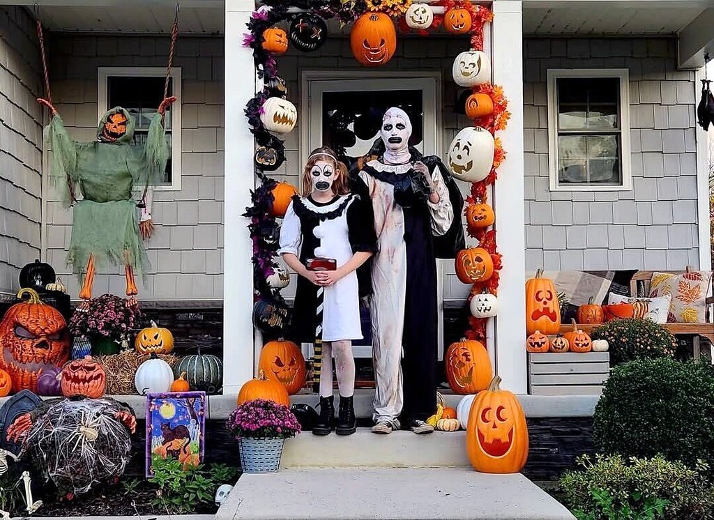 Siblings Connor and Elliott Mosmiller play Art the Clown and The Little Pale Girl of the “Terrifier” franchise at Fort Howard Haunted Dungeons. The two bond over scare acting, creepy movies and horror memorabilia.