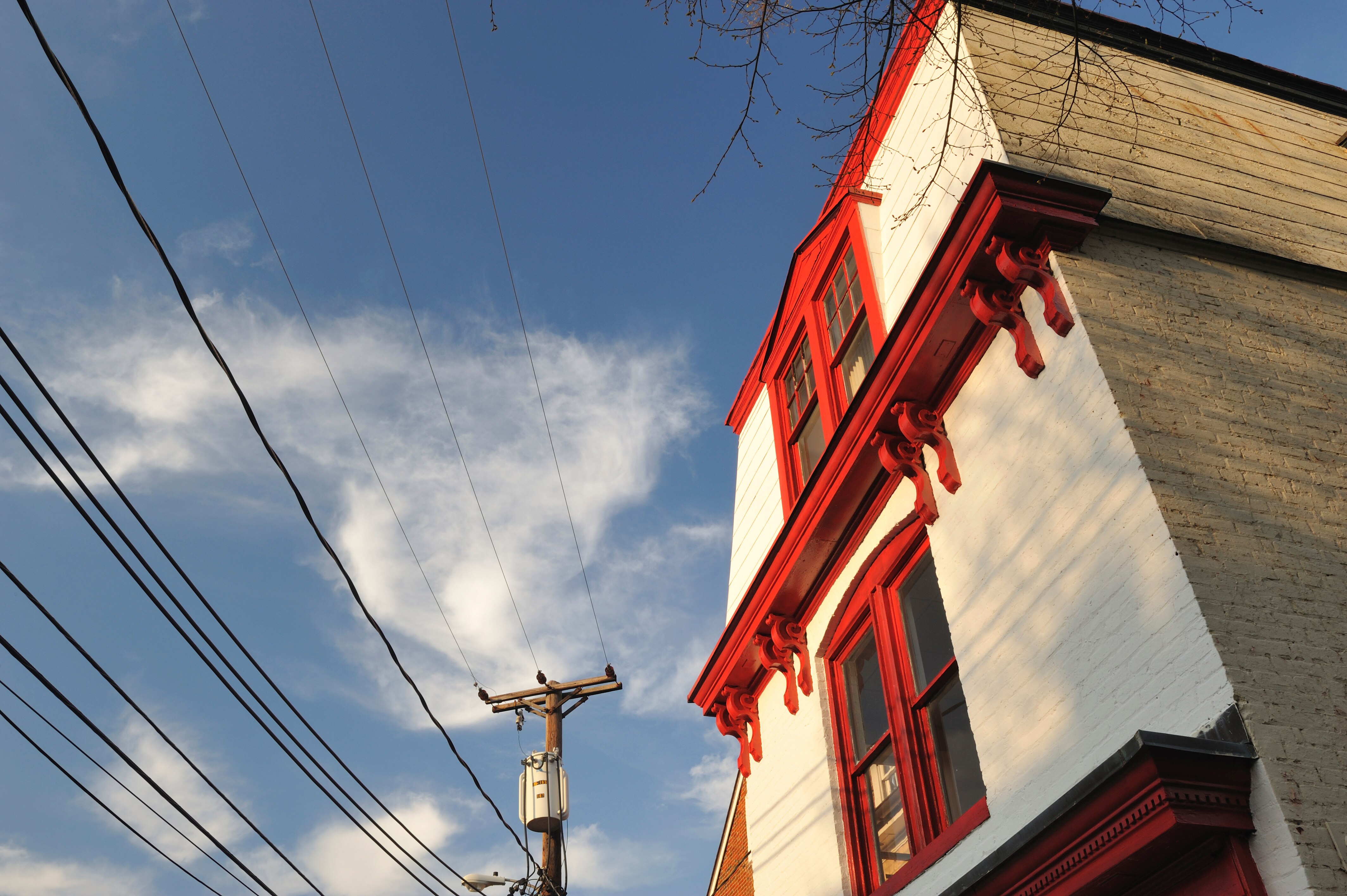 A historic house and power lines in Annapolis.