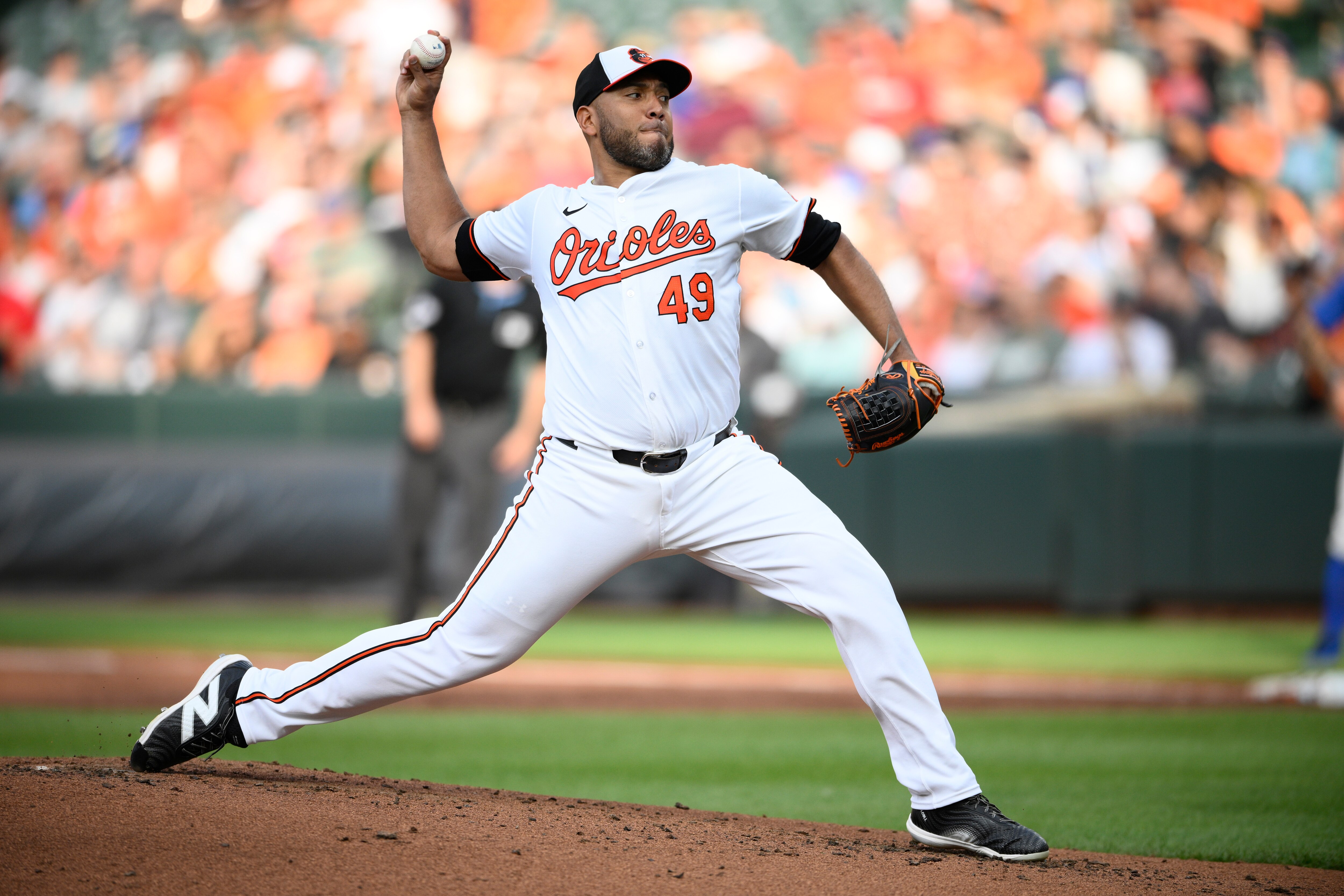 Baltimore Orioles starting pitcher Albert Suarez throws during the second inning of a baseball game against the Chicago Cubs, Thursday, July 11, 2024, in Baltimore. (AP Photo/Nick Wass)