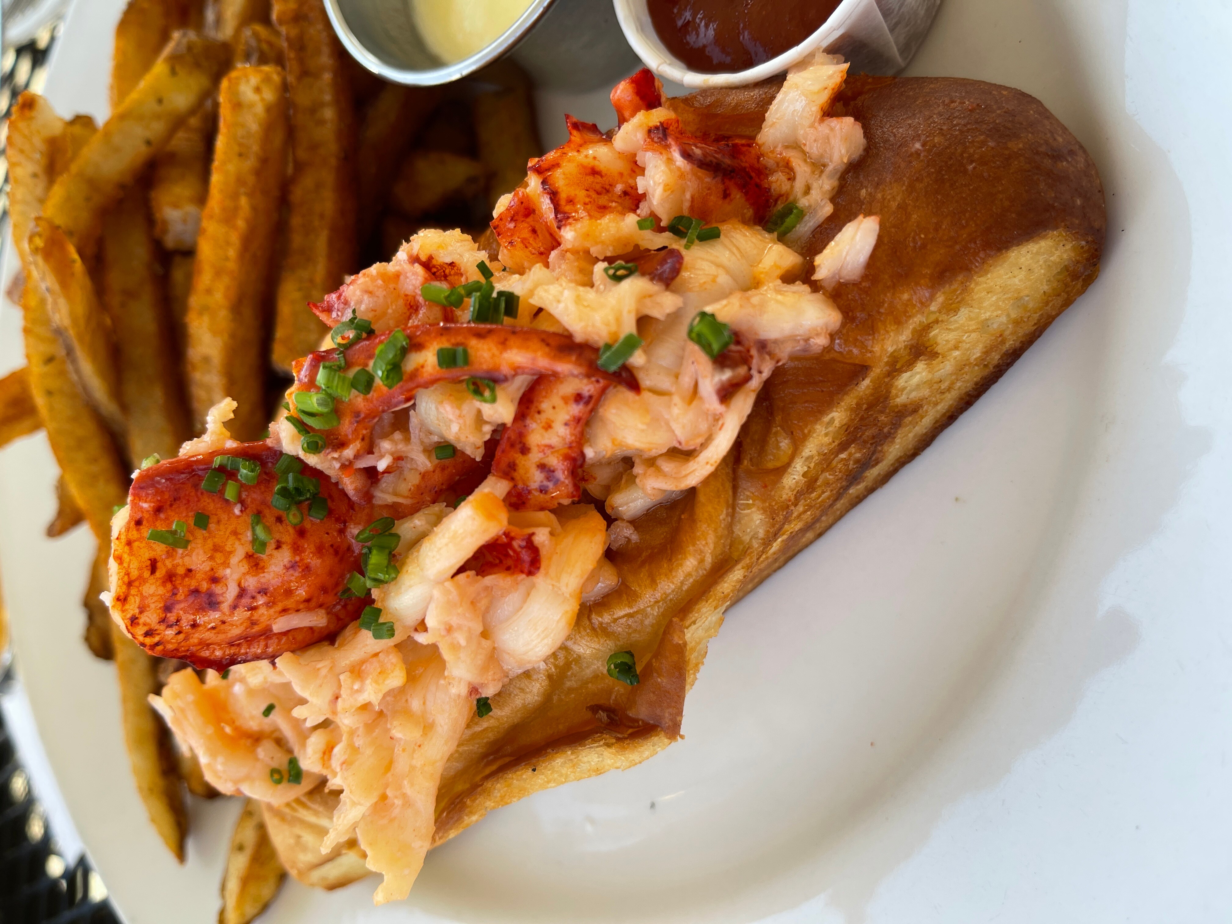Thames Street Oyster House’s New England lobster roll.