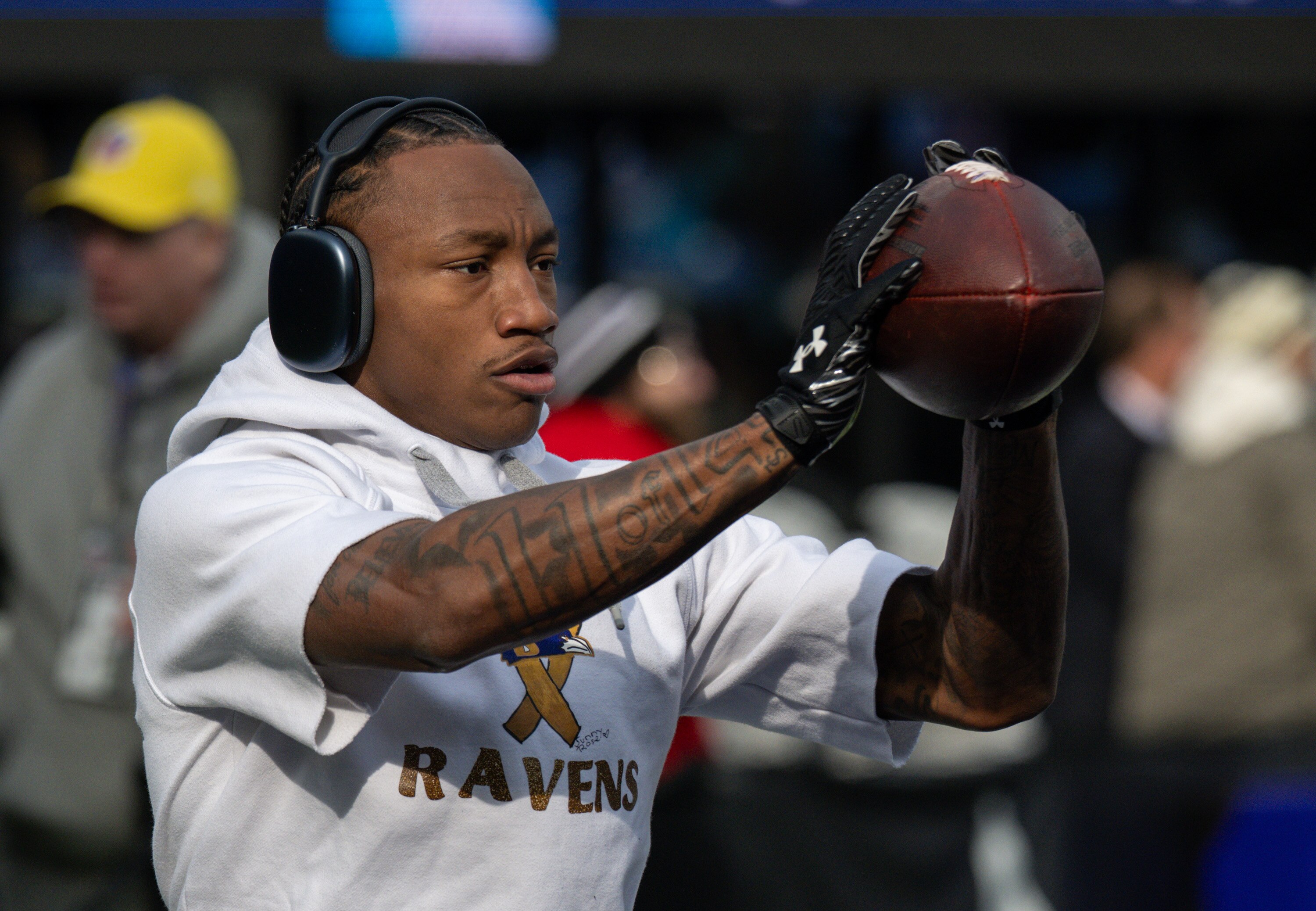 Ravens wide receiver Zay Flowers warms up prior to the team’s game against the Pittsburgh Steelers at M&T Bank Stadium.