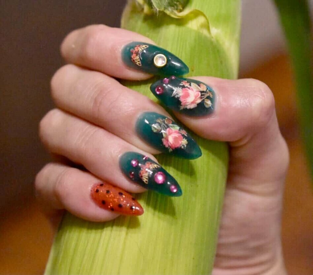 Kara Mae Harris gave herself a spotted lanternfly-themed manicure.